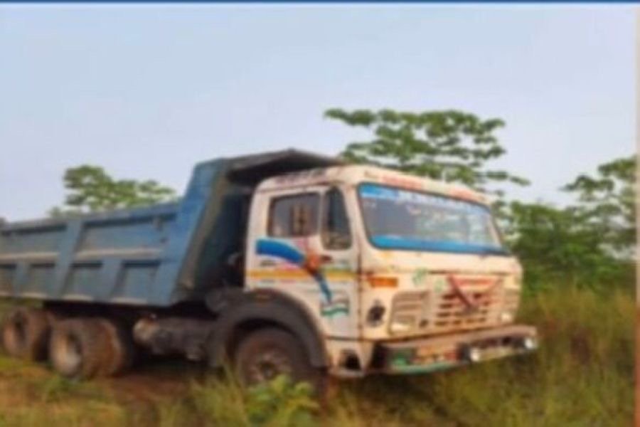पांडरसोल में बड़ी खनन विभाग की कार्रवाई, अवैध आयरन ओर लदा डंपर जब्त