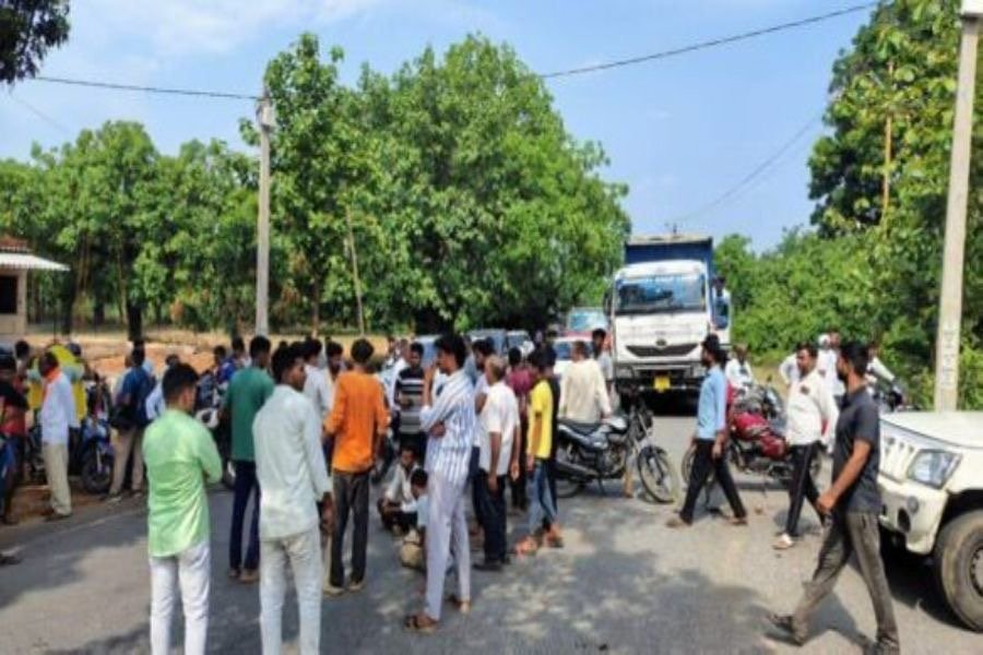 चतरा में बक्शा डैम से मिले गोवंश के कटे सिर, ग्रामीणों ने किया सड़क जाम, पुलिस जांच में जुटी