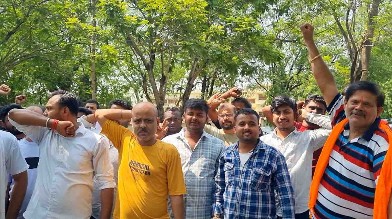 जमशेदपुर टैक्सी चालकों ने ओला, उबर और रैपिडो के खिलाफ हड़ताल की दी चेतावनी