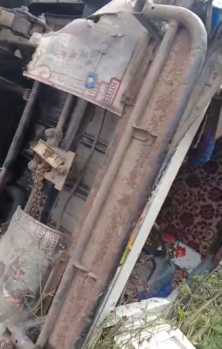 Ranchi Accident: एनएच-33 जमशेदपुर-रांची हाईवे पर बड़ा हादसा, पिकअप वैन पलटने से करीब 20 लोग घायल, देखें वीडियो 