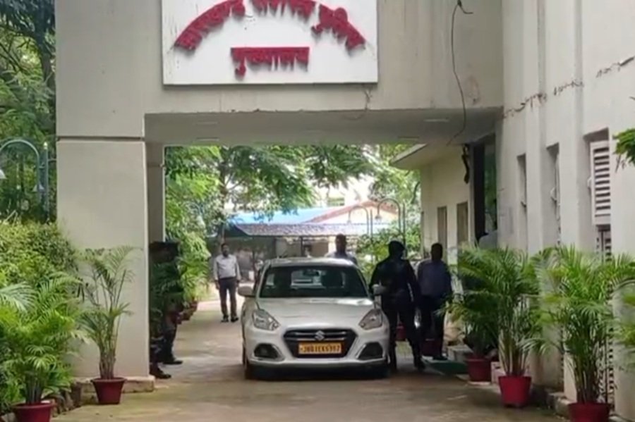 L Khiangte CID Questioning: JPSC 14वीं सिविल सेवा परीक्षा अनियमितता मामले में पूर्व अध्यक्ष एल. खियांग्ते सीआईडी दफ्तर पहुंचे, आज चौथी बार हो रही है पूछताछ
