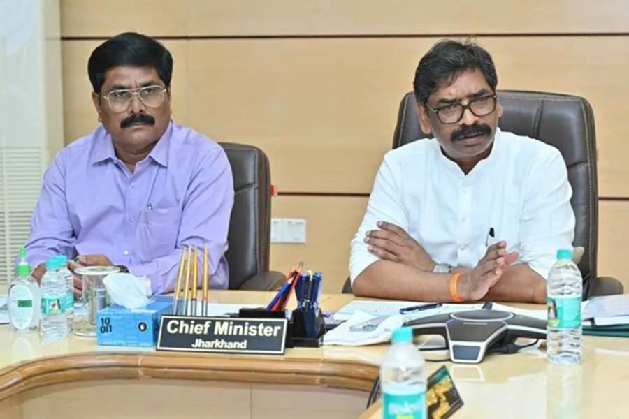 Jharkhand News: हर घर तक शुद्ध पानी पहुंचाने का लक्ष्य, सीएम हेमंत सोरेन ने दिया पेयजल योजनाओं में तेजी लाने का निर्देश