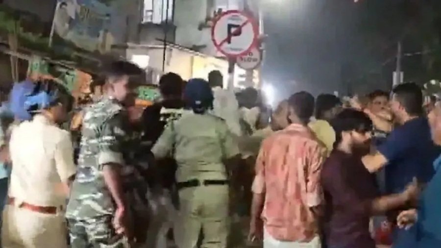 BJP TMC Clash: बंगाल में पीएम मोदी की रैली से पहले भारी हिंसा, बीजेपी उम्मीदवार के घर बमबाजी, जवान को लगी गोली