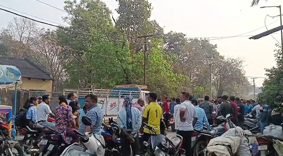 Seraikela News: शपथ से पहले ही विवादों में घिरे नवनिर्वाचित अध्यक्ष, स्टेडियम में सब्जी मंडी लगाने के फैसले का हुआ भारी विरोध